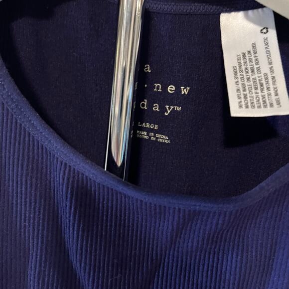 A New Day Women's Slim Fit Seamless Cropped Muscle Tank - Size Large - NWT - Picture 2 of 7